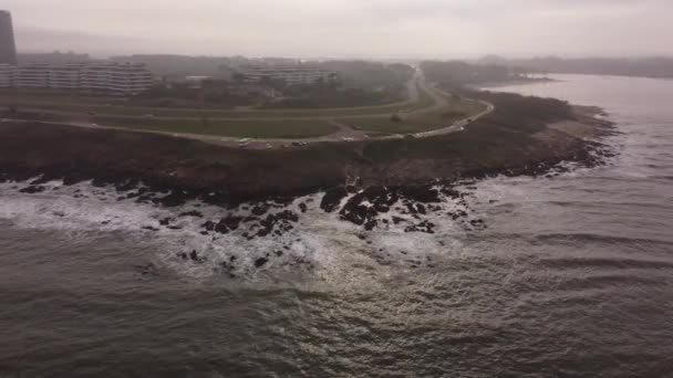 Carretera Panorámica Costera Día Brumoso Punta Del Este Uruguay Aérea — Vídeos de Stock
