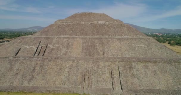 Αεροφωτογραφία Μακριά Από Ναό Του Ήλιου Πυραμίδα Στο Εθνικό Μνημείο — Αρχείο Βίντεο
