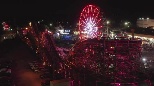 Classic Coaster Grand Wheel Washington State Fair Night Puyallup Washington — стоковое видео