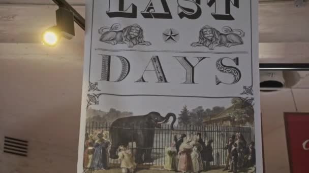 Oude Historische Affiche Met Last Days Een Olifant Gesloten Een — Stockvideo