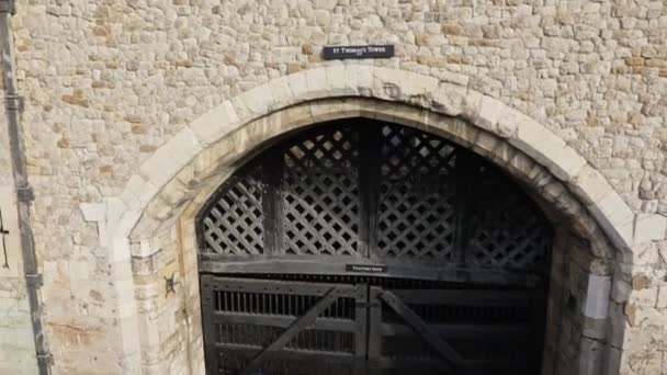 Brama Zdrajców Wieży Tomasza Wejście Dla Więźniów Tower London Anglia — Wideo stockowe