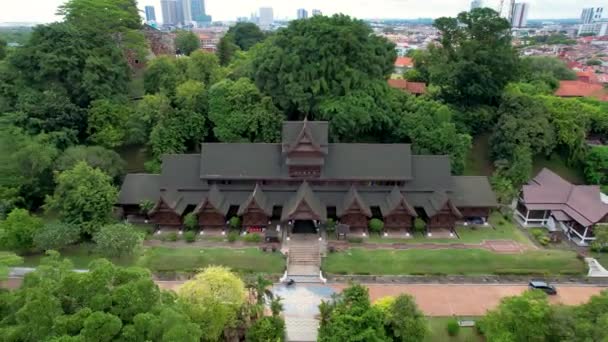 Melaka Sultanate Palace Museum Malaysia Drone Pullback Shot — Stock Video