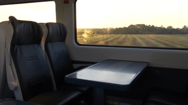 Δείτε Μέσα Ένα Τρένο Κενές Θέσεις Ταξιδεύοντας Πρωί Στο Δουβλίνο — Αρχείο Βίντεο