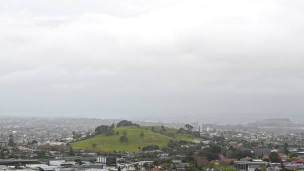 Tidsförlopp Snabba Moln Över Berget Hobson Och Berget Wellington Auckland — Stockvideo