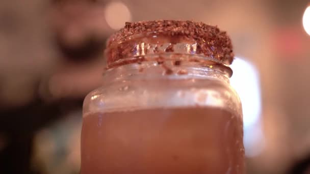 Мексиканский Алкогольный Напиток Мишелада Столе — стоковое видео