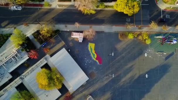 カリフォルニアの壁画の上の空中ビュー ロサンゼルスの通りに ドローンショット — ストック動画