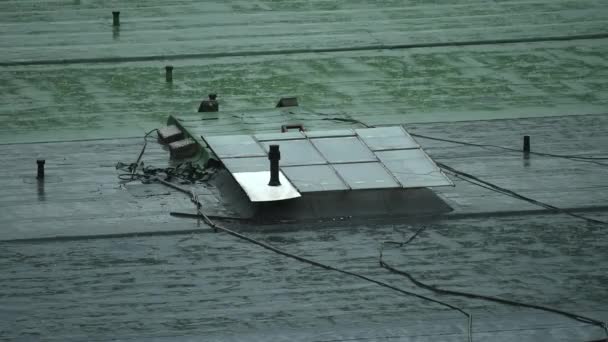 在欧洲的雨天屋顶 — 图库视频影像