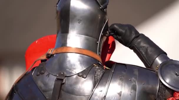 Knight Horse Closing Helmet Jousting Event Show Shining Armor — стокове відео