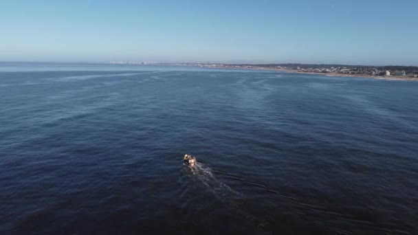 4K30 Rybářská Loď Uruguayském Pobřeží Atlantickém Oceánu Letecký Záznam Orbitální — Stock video