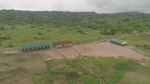 Aerial Escuela Pueblo Patio Escuela Jos Plateau Nigeria Inversa Ascendente — Vídeos de Stock