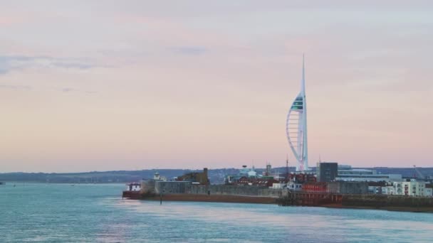 Portsmouth Spinnaker Tower City Skyline Beautiful Modern Architecture Building Coast — ストック動画