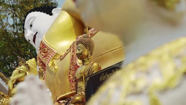 Złoty Posąg Buddy Postacie Chiang Mai Buddyjska Świątynia Tajlandii Piękny — Wideo stockowe