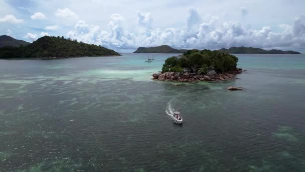 Aerial View Boat Motoring Bay Praslin Island Seychelles — Stock Video