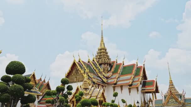 Grand Palace Complex Bangkok Thailand Beautiful Building Colourful Roof Tiles — стоковое видео