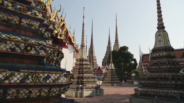 泰国曼谷的寺庙 隐居的佛寺 佛教建筑 著名旅游景点和佛教地标 — 图库视频影像