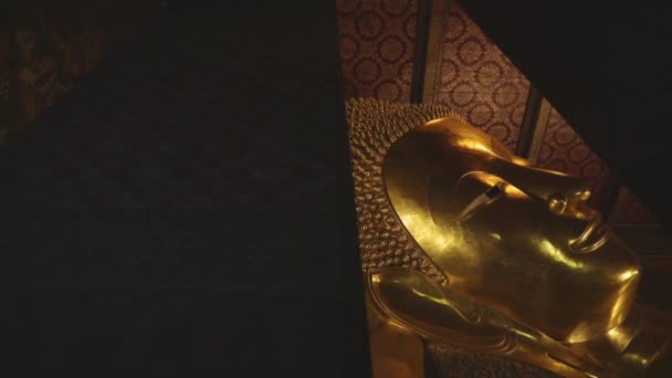 Thailand Goud Boeddha Standbeeld Liggend Boeddha Bij Tempel Van Liggende — Stockvideo