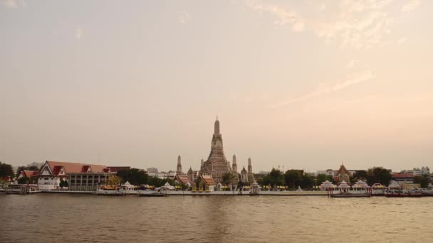Bangkok Skyline City Scene Thailand Wat Arun Buddhist Temple River — Stockvideo