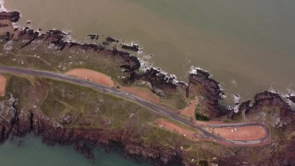 30Fps Drone Vista Coche Conduciendo Carretera Costera Uruguay — Vídeo de stock