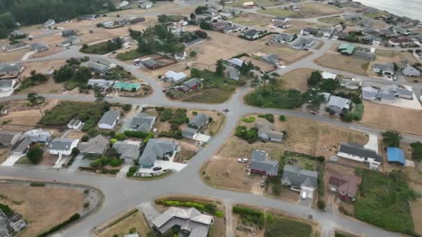 ウィドビー島の疎農村人口の上空からの眺め — ストック動画