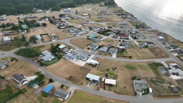 Vista Aérea Barrio Rural Que Bordea Océano Pacífico — Vídeos de Stock