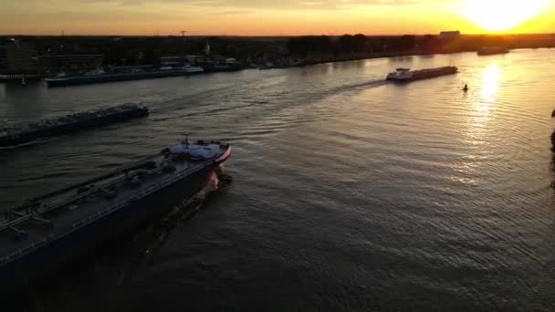 Aerial View Maxima Belvízi Folyadékszállító Tartályhajó Vitorlázás Oude Maas Alatt — Stock videók