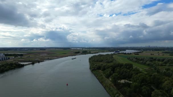 Άποψη Του Ποταμού Schelda Στο Zwijndrecht Του Βελγίου Πλοίο Μεταφοράς — Αρχείο Βίντεο