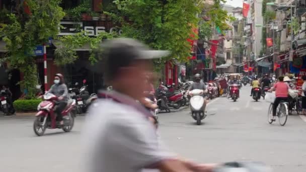 Typisk Vietnam Dag Gata Scen Motorcykel Trafik Vid Korsningen Hanoi — Stockvideo
