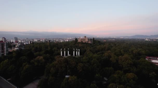 Αεροφωτογραφία Προς Κάστρο Chapultepec Της Πόλης Του Μεξικού Πλησιάζει Drone — Αρχείο Βίντεο