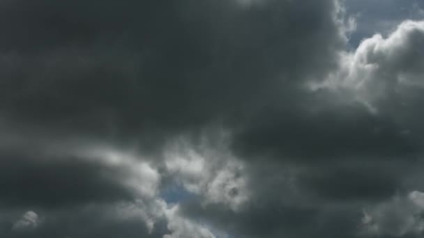 信じられないほど劇的な暗い雲のタイムラプス — ストック動画