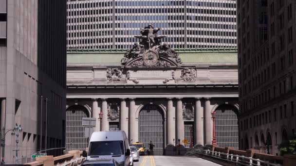 Pojazdy Jadące Park Avenue Grand Central Terminal Building Tle Manhattanie — Wideo stockowe