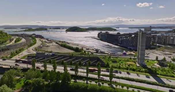 Oslo Norveç Üstgeçidi Şehir Tüneli Yeniden Canlandırılmış Bölgeyi Lüks Daireleri — Stok video