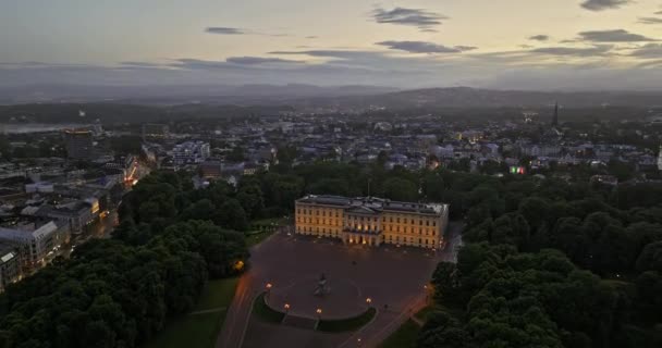 Όσλο Νορβηγία V52 Κηφήνας Πετούν Γύρω Από Φωτισμένο Βασιλικό Παλάτι — Αρχείο Βίντεο