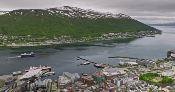Troms Νορβηγία Aerial Panning View Downtown Overlooking Tromsysundet Strait Capturing — Αρχείο Βίντεο
