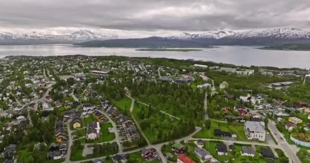 Troms Norway Aerial Drone Flyover Elverhy Stalheim Residential Barrios Con — Vídeos de Stock