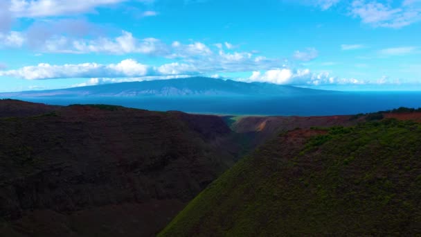 하와이 해협을 라나이 풍경을 가로지르는 경치좋은 하와이 해안선 몰로카이 — 비디오