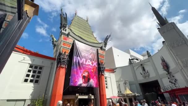 カリフォルニア州ハリウッドの有名で象徴的なTlc中華劇場 時間の経過 — ストック動画