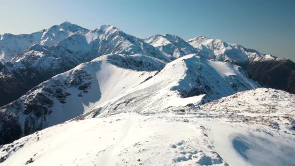Prachtig Uitzicht Berg Fyffe Top Onthullen Winter Alpine Landschap Van — Stockvideo