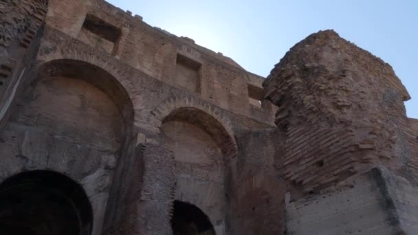 Mirando Hacia Arriba Ladrillo Mampostería Pared Exterior Arco Del Coliseo — Vídeos de Stock