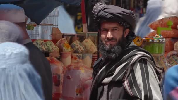 Άνθρωποι Στην Καμπούλ Δρόμοι Του Αφγανιστάν Πορτρέτο Του Ανθρώπου Γενειάδα — Αρχείο Βίντεο