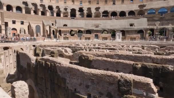 Turistas Que Visitam Coliseu Roma Itália Ampla Panning Tiro — Vídeo de Stock
