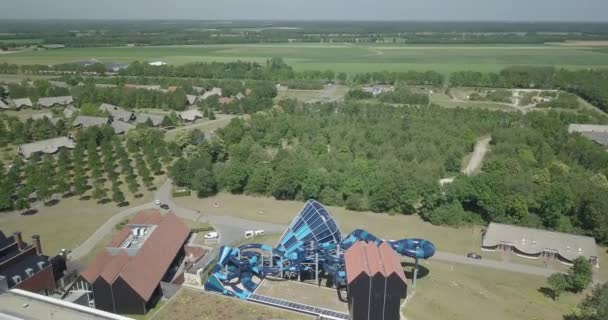 世界最大の水漏斗のドローン軌道航空ビュー Hof Van Saksen オランダのNoitgedatch — ストック動画