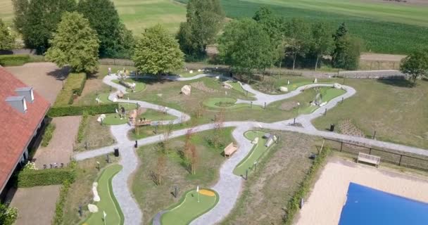 Minyatür Golf Oynayan Insanların Yakın Çekim Görüntüsü Yüksek Kalite Görüntü — Stok video
