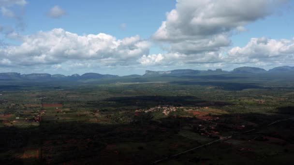 Beautiful Aerial Drone Shot Green Fields Huge Plateaus Background Chapada — Stock Video