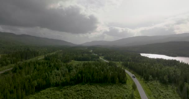 공중에서 고속도 Cloudy Day Norway Drone Shot — 비디오