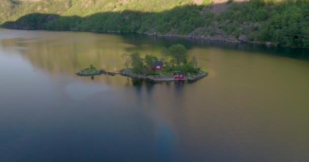 Vue Isolée Une Île Isolée Avec Chalet Rouge Lovrafjorden Norvège — Video