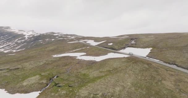 Drone Kampera Podróży Śniegu Bjorgavegen Zakryte Górskiej Przełęczy — Wideo stockowe