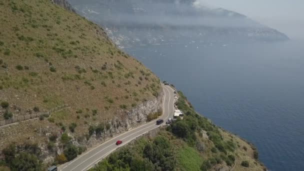 Vista Aérea Ascendente Dramática Carretera Costera Amalfi Cerca Positano Italia — Vídeo de stock