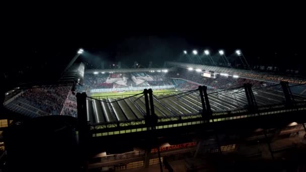 Légi Felvétel Profi Labdarúgó Stadion Mérkőzés Közben Éjszakai Fény Rajongók — Stock videók