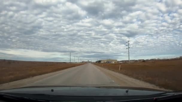 在加拿大北部丘吉尔马尼托巴省的凯尔西大道上开车的时间一去不复返 — 图库视频影像