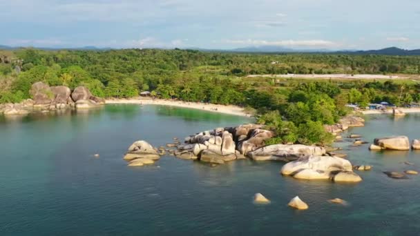 Pulau Tropis Pantai Pasir Putih Pada Jam Emas Belitung Indonesia — Stok Video
